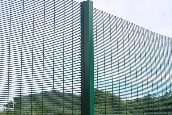 4.0mm Green Hot Dip Galvanized Welded Wire Mesh Fence