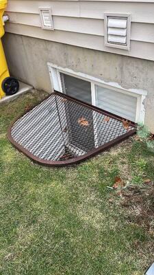 Reinforced Hot Dip Galvanized Expanded Metal Mesh Window Well Cover with Superior Weight Bearing