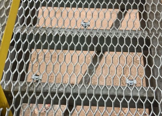 Mild Steel Raised Diamond Hole Expanded Metal Mesh Heavy Duty