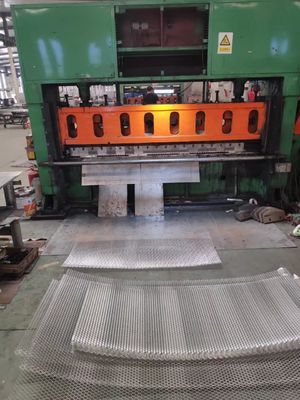 Powder Coated Color Diamond Wire Mesh Raised Galvanized Expanded Metal For Indoor Safety Fence