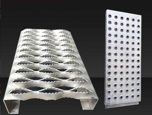 Galvanzied Perforated Sheet Metal Mesh Panels For Safety Walkway