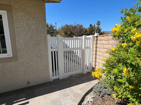 Courtyard Swimming Pool Custom Vinyl Fence 6x8ft