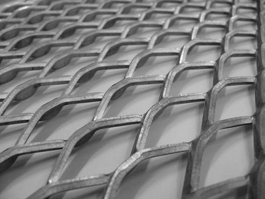 Heavy Duty Hot Dipped Galvanized Steel Expanded Metal Diamond Mesh For Safe Walkways