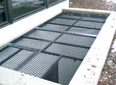 Robust Metal Diamond Mesh Window Well Cover Designed for High Load Capacity