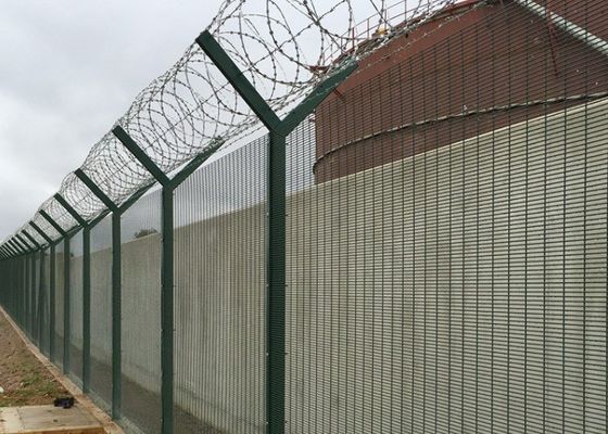 Y Square Post Galvanized Wire Mesh Fence with Razor Wire 4.0mm 4.5mm