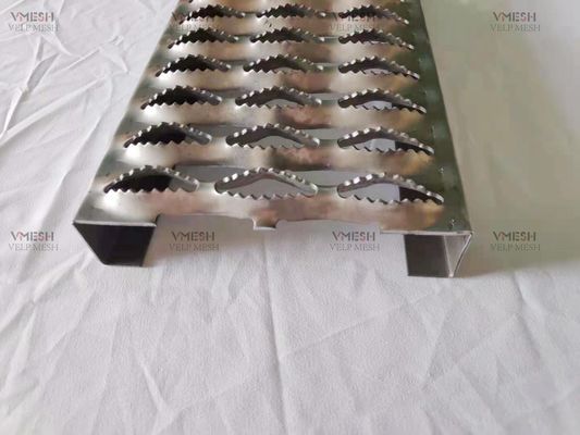 3mm Aluminum Stair Treads Trucking Platforms Grip Strut Grating