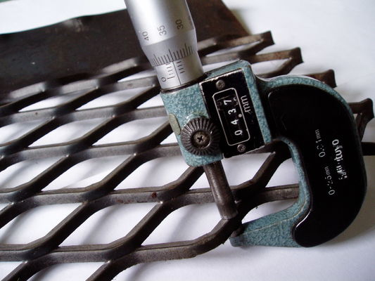 2-8mm Expanded Galvanized Steel Mesh For Walkway  slip resistance