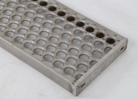 Safety Walkway Steel Grating With 2 Noses To Be Closed Roof