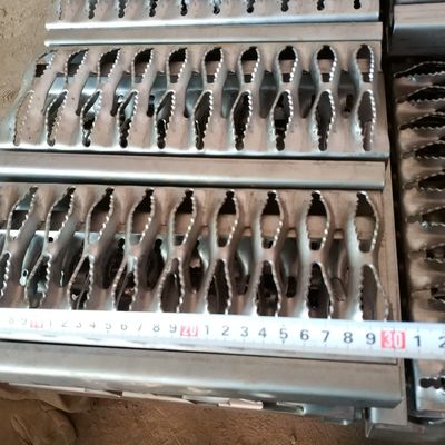 Antislip Grip Strut Safety Grating Diamond Hole Galvanized Steel 10 Gauge Walkway Plank