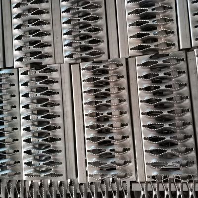 Anti Slip Diamond Plank Grating Aluminum 12 Gauge Steel Walkway