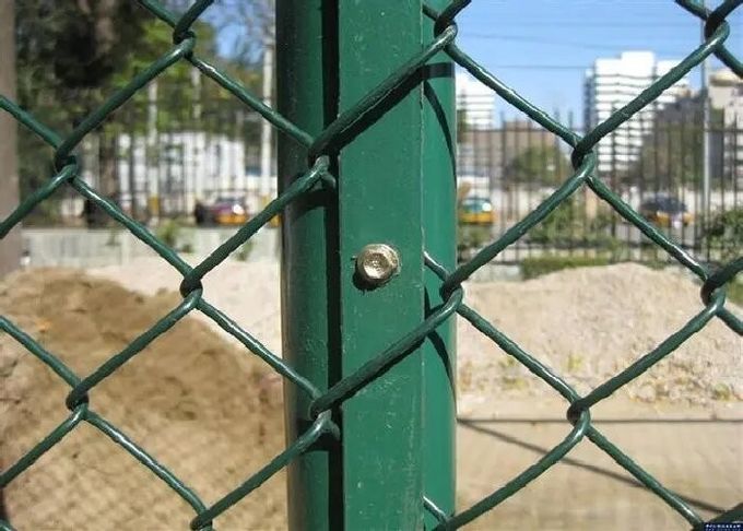 50×50mm Hot Dip Galvanized Chain Link Wire Mesh Fence installation example